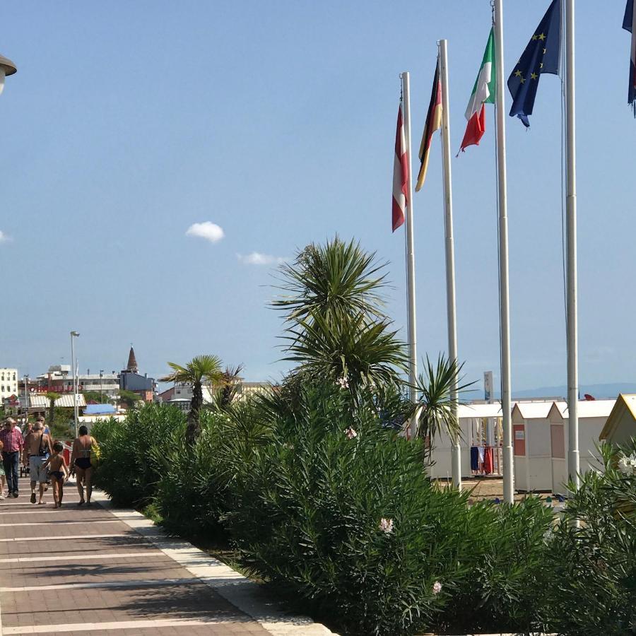 Casa Roberta Con Favolosa Terrazza Privata Villa Caorle Esterno foto